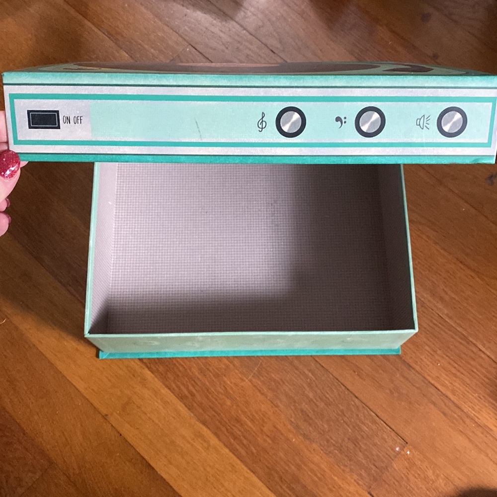 ‼️ SALE ‼️ Faux Record Player Storage Box - Picture 4 of 9
